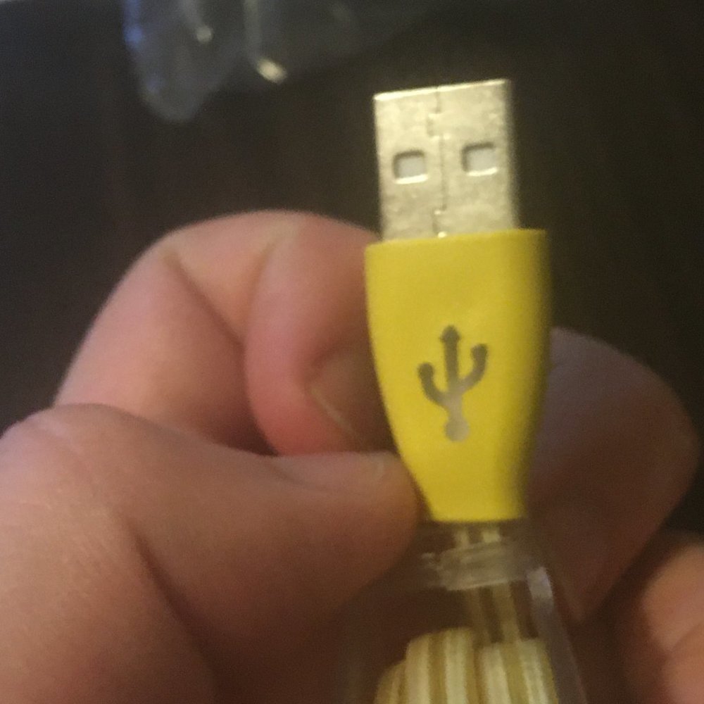 Retractable USB Data Charge Cable iPhone - Picture 5 of 6